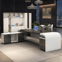 Bureau de direction moderne de luxe en forme de L, design incurvé, blanc et gris, avec armoire latérale