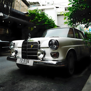 Modelo a escala 1:1 del Mercedes-Benz Clase E de 1975 - modelo de coche con textura metálica - coche clásico europeo de estilo americano - Product Image 5