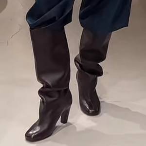 En stock Bottes d'équitation noires froncées à talon épais pour femme, montantes au-dessus du genou, Automne-Hiver 2025 - Product Image 2