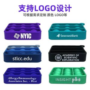 พวงกุญแจซิลิโคนโลโก้แบบกำหนดเอง ของเล่นบีบคลายเครียดขนาดเล็ก - Product Image 2