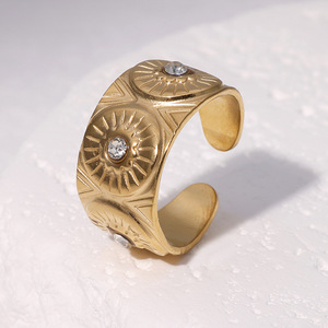 Anillo de acero inoxidable superventas transfronterizo, chapado en oro de 18K, resistente a la decoloración con detalles, diseño de ojo de diablo, titanio - Product Image 2