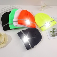 Gorro de gorro con luz LED portátil al por mayor, lámpara de gorro nueva con iluminación LED reflectante y gorros con modo de alarma intermitente