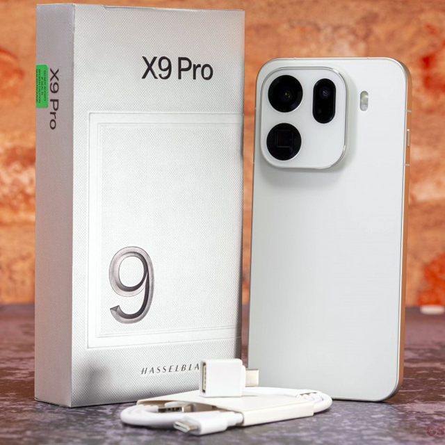 OPPO Find X9 Pro 5G Smartphone 6.8" AMOLED 120Hz Display Dimensity 9500 7500mAh 12GB Octa Core CDMA/LTE English