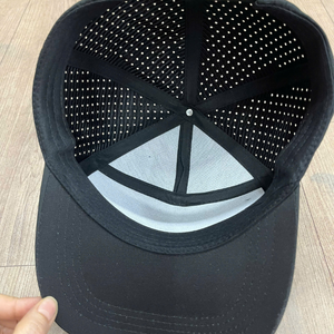 Casquettes de baseball personnalisées en gros à 5 panneaux avec logo brodé 3D, imperméables, perforées au laser, pour le sport et le golf - Product Image 3