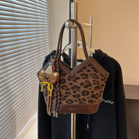 Sac bandoulière grande capacité avec pendentif, nouvelle mode 2026, imprimé léopard, sac à main de haute qualité pour femme