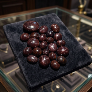 Pierre précieuse naturelle grenat étoilé, taille ovale, rouge foncé, minérale, polie, certifiée par un tiers, pour la fabrication de bijoux - Product Image 1