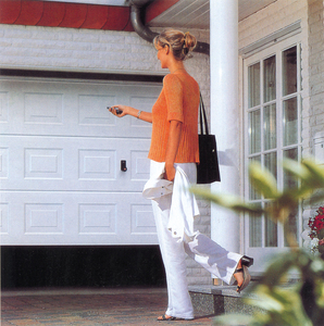 Portes de <span class=keywords><strong>garage</strong></span> sectionnelles automatiques à <span class=keywords><strong>télécommande</strong></span> isolées en mousse PU en acier avec panneau de couleur bois - Product Image 4