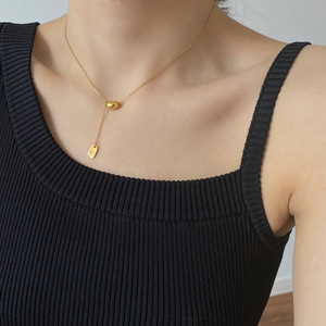 Collier lariat réglable en acier inoxydable plaqué or PVD |   Collier minimaliste avec pendentif en forme de haricot et étiquette |   Imperméable et hypoallergénique - Product Image 3