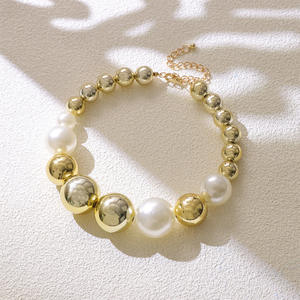 Collar redondo con cuentas doradas y blancas, diseño geométrico de perlas, conjunto de joyería para uso diario para mujer - Product Image 2