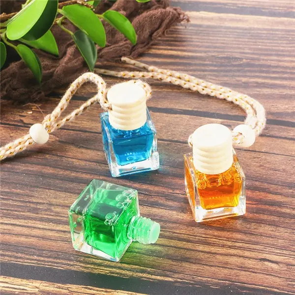 नि: शुल्क नमूने 5Ml 8Ml कार फांसी इत्र की शीशी Parfum विसारक कंटेनर ईेशनर लोगो के साथ