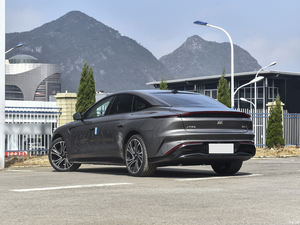 ZHIJI L7 2024 MAX Édition Longue Portée Berline Électrique <span class=keywords><strong>Batterie</strong></span> au Lithium Noir - Product Image 4