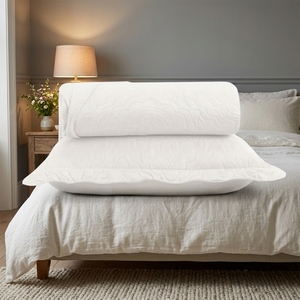 Juego de Ropa de Cama Acolchada de Doble Cara, Versátil y Práctico, para el Dormitorio Familiar - Product Image 1