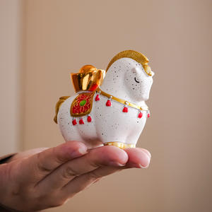 भाग्य लाने वाला फेंग शुई राल घोड़े की लाक्षणिक कार्टून पशु मूर्तिकला आभूषण - Product Image 6