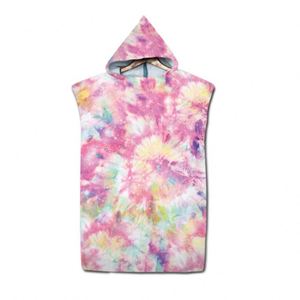 Serviette de bain à capuche pour femme, en tissu éponge polyester écologique, séchage rapide, moderne, avec logo personnalisé, pour la plage, le surf, ou comme poncho. - Product Image 6