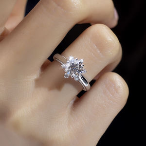 Anillo de diamantes redondos de oro blanco de 18 quilates Messi Jewelry MSR-1423 para mujer - Product Image 5