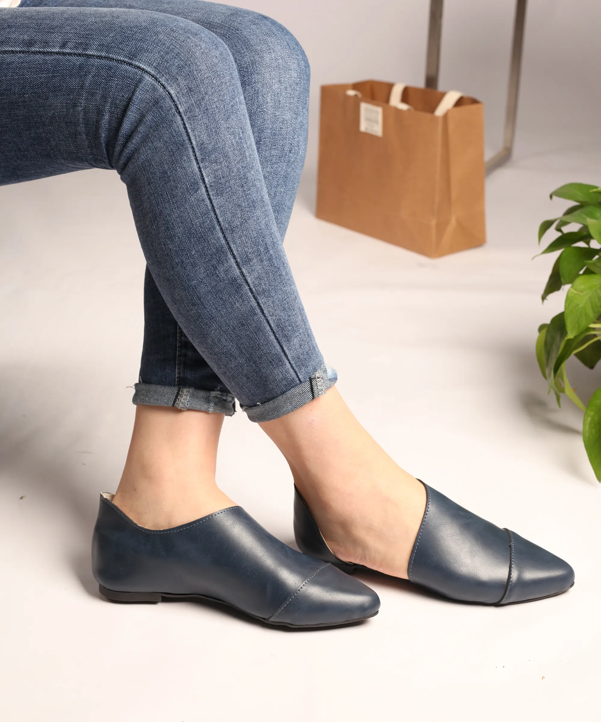 Chaussures plates en cuir pour jeunes filles, chaussons avec design, nouvelle mode