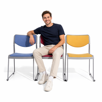 Chaise de conférence empilable ergonomique avec base à patins pour visiteurs, formation, école, salle de classe, bureau, salle de réunion