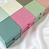 Boîte à bijoux en papier spécial texturé mat multicolores avec logo personnalisé pour bagues, boucles d'oreilles, bracelets, chaînes