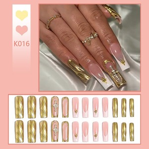 Uñas Postizas K016 <span class=keywords><strong>con</strong></span> Franja Dorada en Relieve 3D, Estilo Lujoso y Elegante, ABS Premium, MOQ1, Venta al Por Mayor, Stock Disponible - Product Image 2