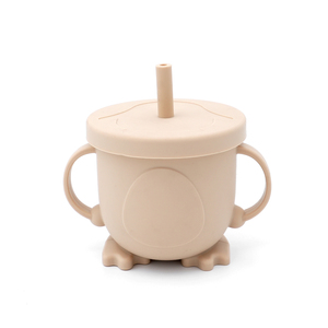 Gobelet d'apprentissage en silicone de qualité alimentaire pour bébés et tout-petits, anti-déversement, avec paille, pour eau et collations, vente en gros - Product Image 3
