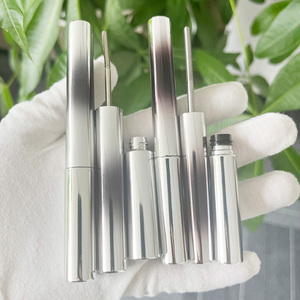 Tube <span class=keywords><strong>de</strong></span> <span class=keywords><strong>mascara</strong></span> argenté personnalisé OEM ODM avec brosse en acier pour base <span class=keywords><strong>de</strong></span> <span class=keywords><strong>mascara</strong></span> Conteneur <span class=keywords><strong>de</strong></span> bouteille d'emballage simple rond pour dissolvant <span class=keywords><strong>de</strong></span> cils 5ml - Product Image 4