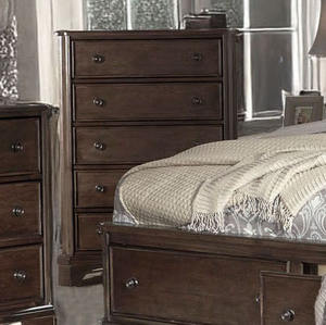 Ensemble de chambre à coucher moderne de style transitoire brun foncé vieilli - 5 pièces avec lit à panneaux de rangement, commode, miroir, armoire et table de chevet - Product Image 3