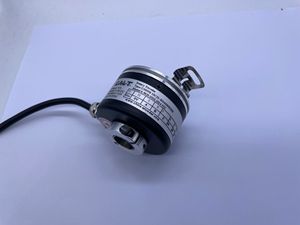 Инкрементный Поворотный энкодер 8.5820.1010.1024 5IX Kubler Замена 15 мм полый вал энкодер с разъемом M23 - Product Image 4