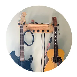 सभी आकार के गिटार सहायक उपकरण के लिए शेल्फ और पिक हुक कुंजी धारक के साथ उच्च गुणवत्ता वाली लकड़ी की दीवार पर लगने वाला गिटार हैंगर