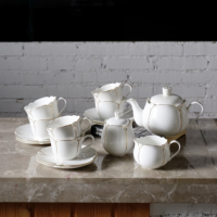 Service à Thé en Porcelaine Luxe Forme Fleur de Lys avec Bords Dorés, Tasses et Soucoupes Royales pour Service à Thé Blanc