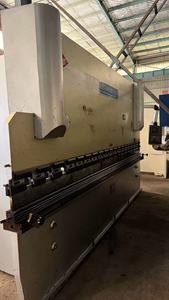 Prensa Plegadora Hidráulica CNC Simple de 100T y 4 Metros para Plegado de Chapa de Metal, Acero y Aluminio, Uso Industrial de Precisión - Product Image 2