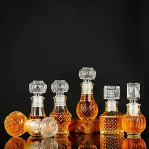 美丽的威士忌酒瓶50毫升创意葡萄酒玻璃瓶透明伏特加方形葡萄酒玻璃瓶带玻璃软木塞