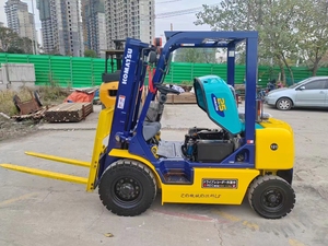 Montacargas Komatsu Usados de <span class=keywords><strong>25T</strong></span>, Montacargas Komatsu 25 con Motor Diésel, Máquina de Construcción en Venta, Proveedor de Shanghái, China - Product Image 2