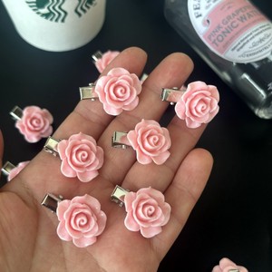Fermagli per capelli floreali rosa, piccoli e carini, accessori per capelli per uso quotidiano - Product Image 1