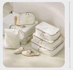 Ensemble de rangement de voyage portable personnalisé 5 pièces : Trousse de toilette et cubes de compression pour organiser les vêtements - Product Image 4