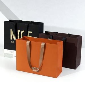 Sacs en carton noir et brun personnalisés, impression de logo de luxe en feuille d'or, sacs de shopping réutilisables, sacs d'exposition laminés recyclables - Product Image 4