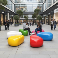 Chaise longue et banc en fibre de verre modernes pour espaces publics extérieurs – Sièges durables pour centres commerciaux et écoles