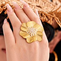 Nouvelle bague de luxe 2026 en acier inoxydable plaqué or 18 carats, forme géométrique irrégulière en fleur, pour femme, idéale pour les fêtes et les fiançailles