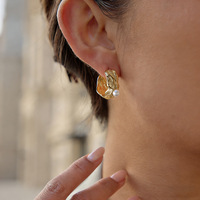 Boucles d'oreilles créoles en acier inoxydable plaqué or 18 carats avec perles pour femme, forme C texturée, style vintage, cadeau, vente en gros, OEM