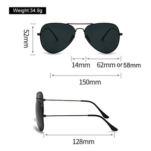 Gafas de Sol Unisex con Marco Metálico y Lentes de Espejo, Protección UV, Diseño Clásico y Elegante, Estilo Aviador - Product Image 3
