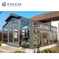 Serre extérieure au design moderne avec structure en aluminium, toit triangulaire étanche, véranda en verre pour patio, villa, hôtel