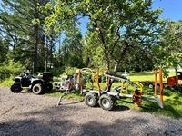 Remorque forestière haute performance avec grue, moteur 6,5 CV et composants de transmission essentiels pour un transport efficace du bois