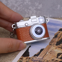 Accessoire de caméra style vintage avec son et lumière, mini flash de simulation, porte-clés réaliste, pendentif DIY, objectif argenté, éclairage