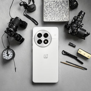 สมาร์ทโฟน OnePlus 13 5G รุ่นใหม่ล่าสุด หน้าจอ LTPO AMOLED 6.82 นิ้ว วิดีโอ 8K  ซีพียู 8 Octa Core แบตเตอรี่ 6000mAh รองรับการชาร์จ 100W ภาษาอังกฤษ - Product Image 3