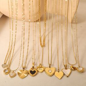 Collar Personalizado de Acero Inoxidable 316L Chapado en Oro de 14k y 18k Resistente al Agua con Colgante de Concha y Corazón para Mujer - Product Image 1