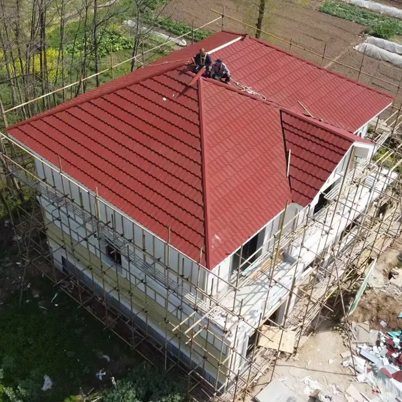 Diversi tipi e colori classici di vendita calda di alluminio di zinco verde posteriore bond pietra rivestito in acciaio coperture in metallo piastrelle che fa la macchina