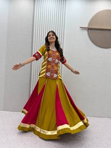 Conjunto de Lehenga Kediyu de Diseño Especial para Navratri, Calidad de Exportación, Traje Tradicional para Garba Dandiya, Disponible a Precio de Exportación - Product Image 1