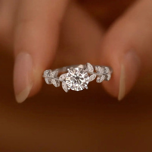 Anello con Design a Foglia di Alloro, Stile Naturale per Donne - Product Image 1