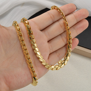 Factory Wholesale Custom 18K Gold Classic Chain Unisex Flat Carved Curb Sleek Uniform Fine <b>Matching</b> Necklace Set <b>Bracelets</b> - Product Image 3