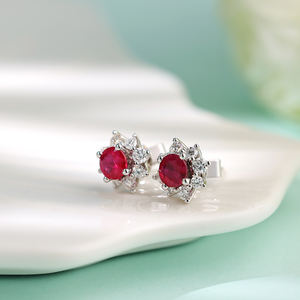 Pendientes de Oro Blanco de 18K con Forma de Flor Cristiana de Lujo Personalizados, Clásicos y Finos, con Rubí de Alta Calidad, Hechos a Mano, para Compromiso y Boda - Product Image 5