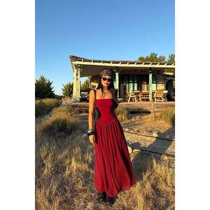 เดรสยาวลายดอกเดมสันสีเบอร์กันดีแบบเรียบหรู คุณภาพสูง ซับในผ้าสแปนเด็กซ์ เหมาะสำหรับฤดูใบไม้ผลิ ฤดูใบไม้ร่วง งานเลี้ยงอย่างเป็นทางการ และใส่ทำงาน มีไซส์ XS ถึง XL - Product Image 5